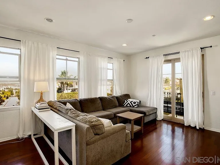 246 Marquette Ave — Photo 4