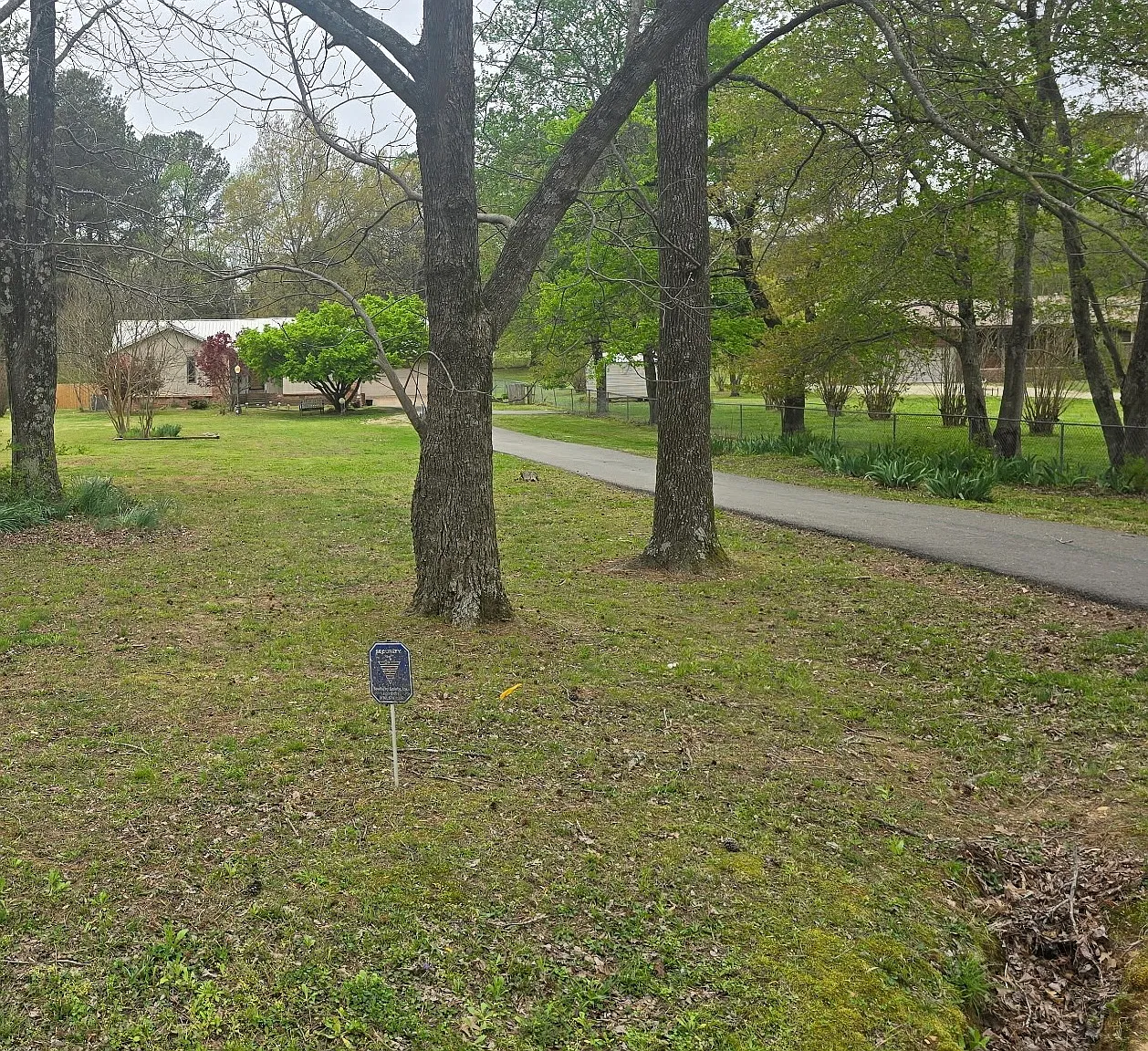 3 bed, 2.5 bath, 2481 sqft, $2,100 — Photo 3
