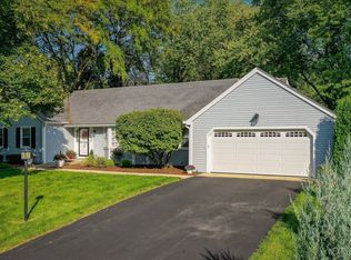 1034 Woodland Hills Rd, Batavia, IL 60510