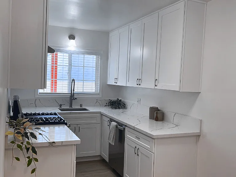 1601 N Normandie Ave — Photo 3