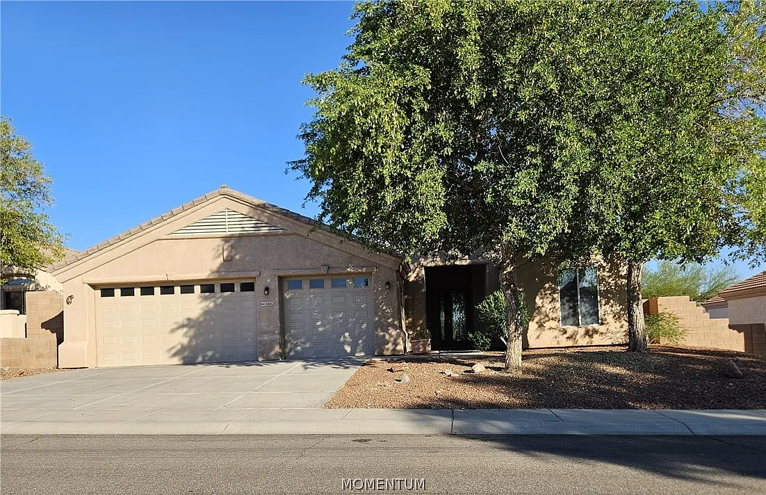 3 bed, 2.0 bath, 1818 sqft, $2,100 — Photo 1