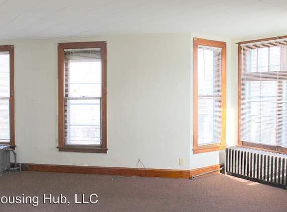 4th image of 704 Lawson Ave E #2