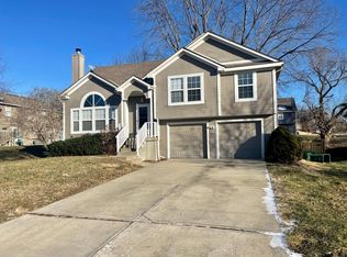 3805 SW Windsong Dr, Lees Summit, MO 64082