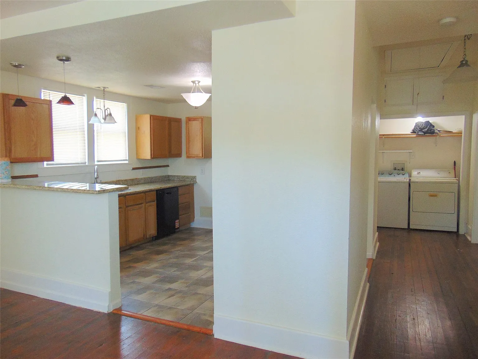 2 bed, 1.0 bath, 912 sqft, $1,700 — Photo 4