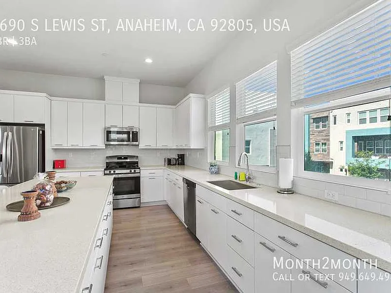 1690 S Lewis St #USA — Photo 12