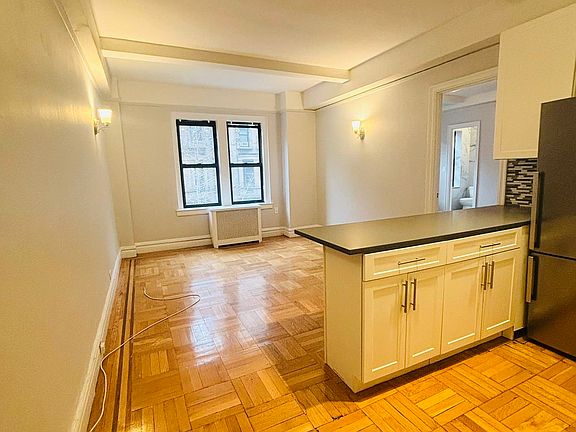 3rd image of 133 W 71st St APT 3A