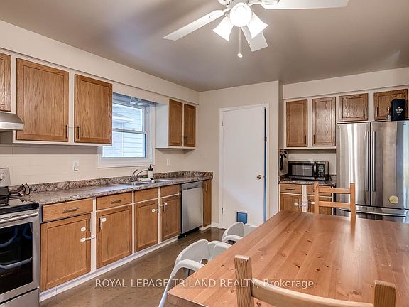 4th image of 36 Upcott Cres