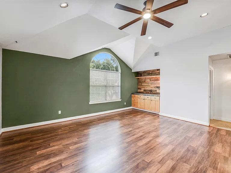 16302 Crossfield Dr — Photo 9