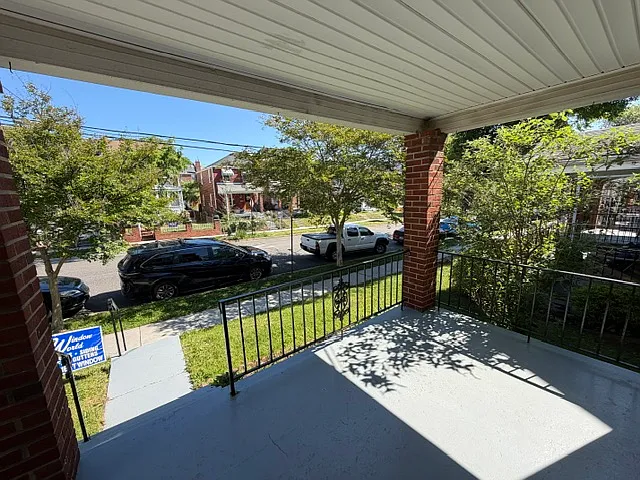 639 Emerson St NE — Photo 3