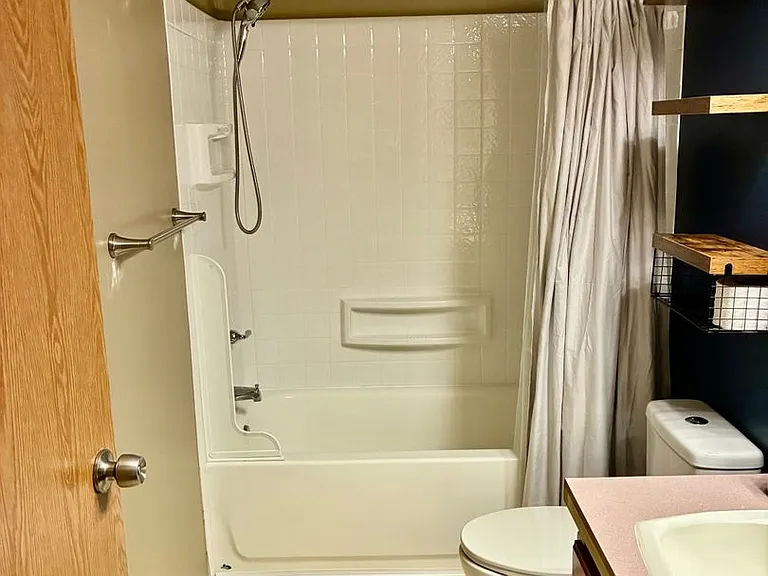 1253 N County Line Rd — Photo 14