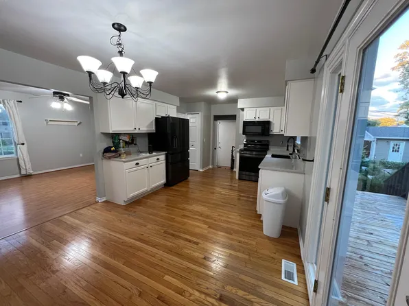 242 E Twelve Mile Rd, Royal Oak, MI 48073