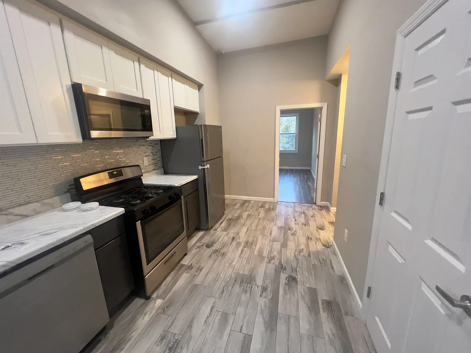4 bed, 2.0 bath, $3,000 — Photo 3