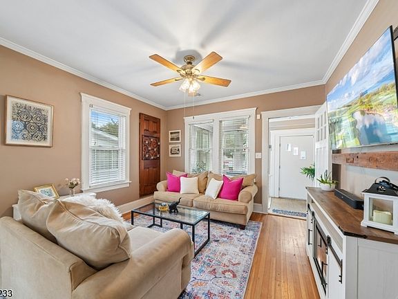 4th image of 38 Franklin St