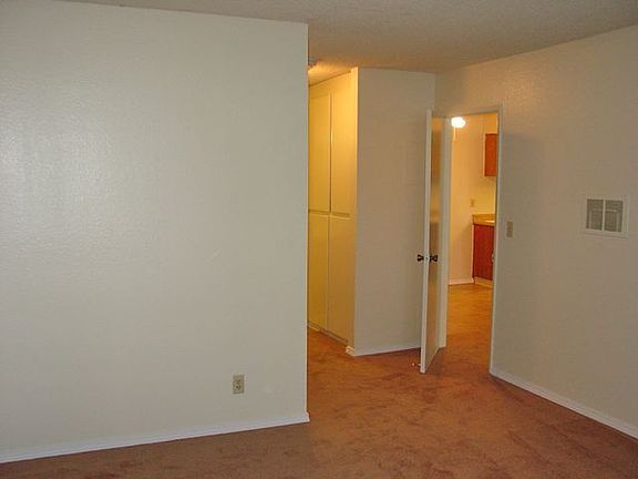 3rd image of 10030 Rosecrans Ave APT 33