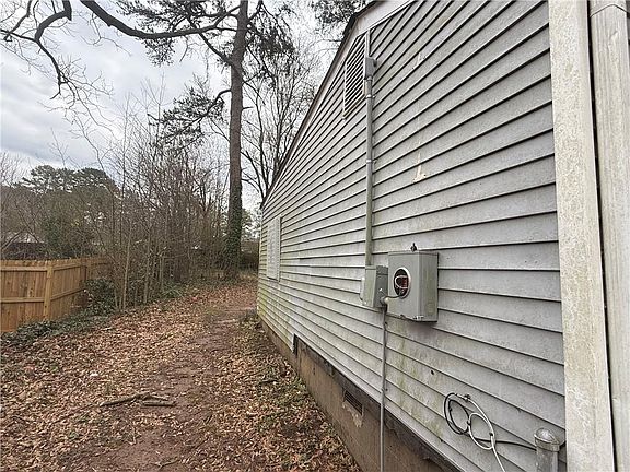 5th image of 4191 Hanes Dr
