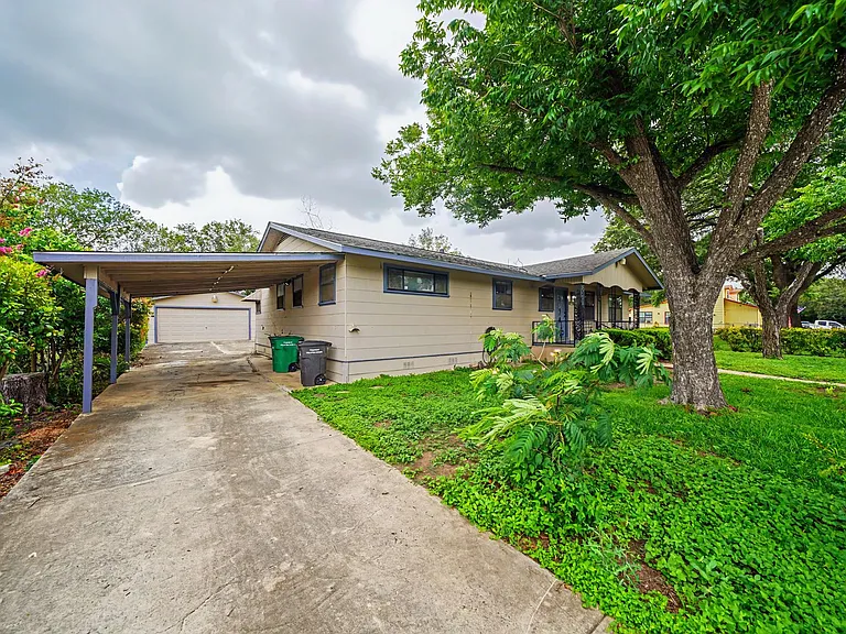12715 Middle Ln — Photo 3