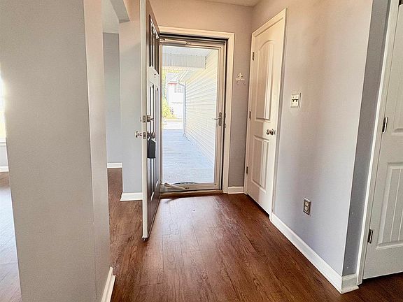 3rd image of 131 Balsa Dr.