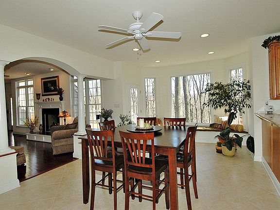 Large Breakfast Nook w/ window seat