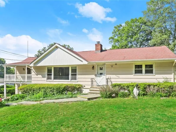 11 Steppingstone Place, Norwalk, CT 06850