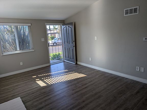 5th image of 2828 Royal Palm Dr APT A