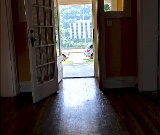3rd image of 1524 Kanawha Blvd