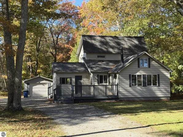 6921 Woodlea Rd, Oscoda, MI 48750