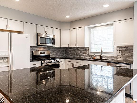 2nd image of 2588 Kensington Pl
