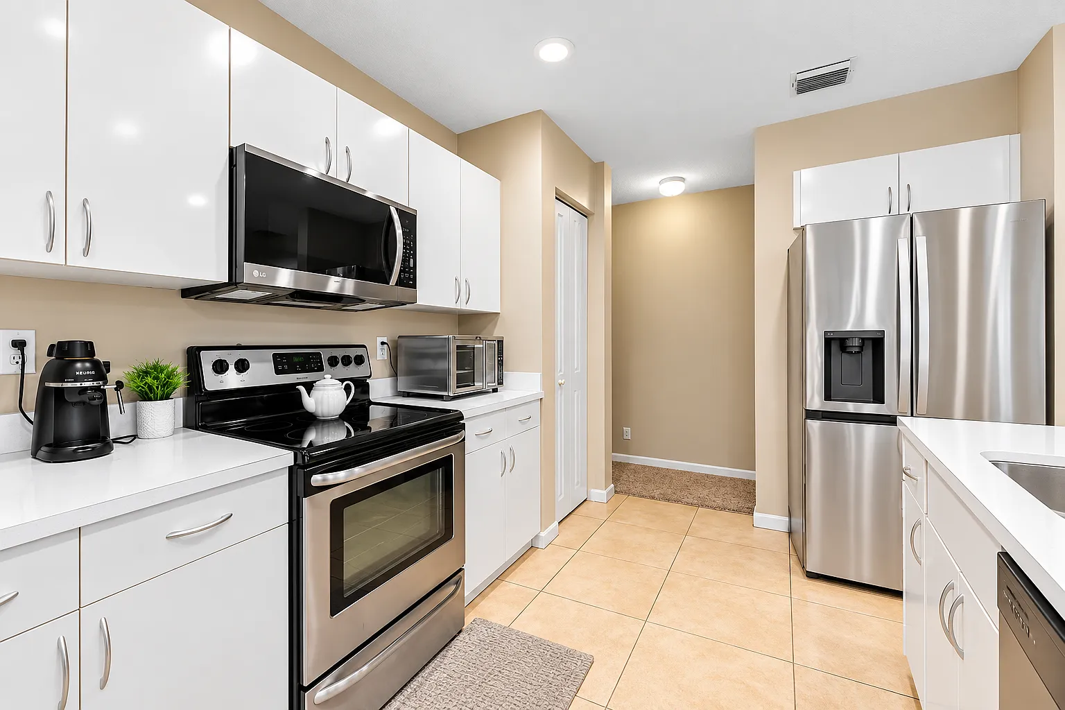 3 bed, 1259 sqft, $3,861 — Photo 2