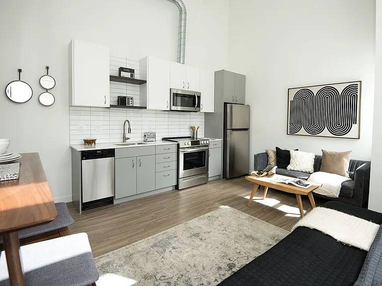 2320 N Vancouver Ave #105 — Photo 7