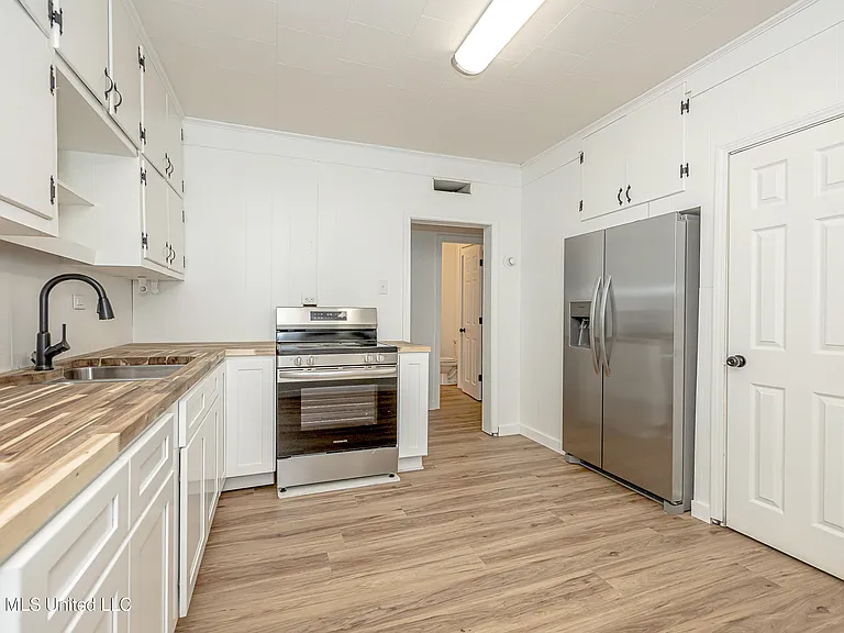 4406 Richard St — Photo 10