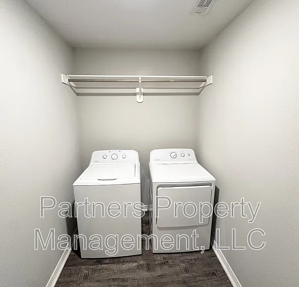 1521 N Dawes St — Photo 7