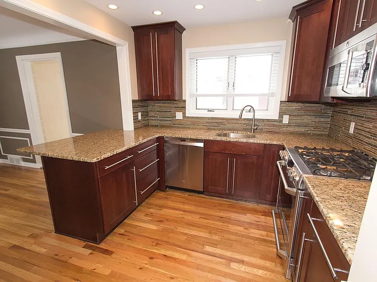 1433 Henrietta St — Photo 10