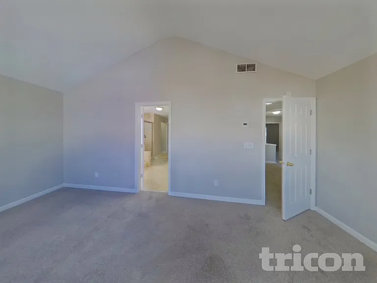 325 Cadeleigh Ct — Photo 8
