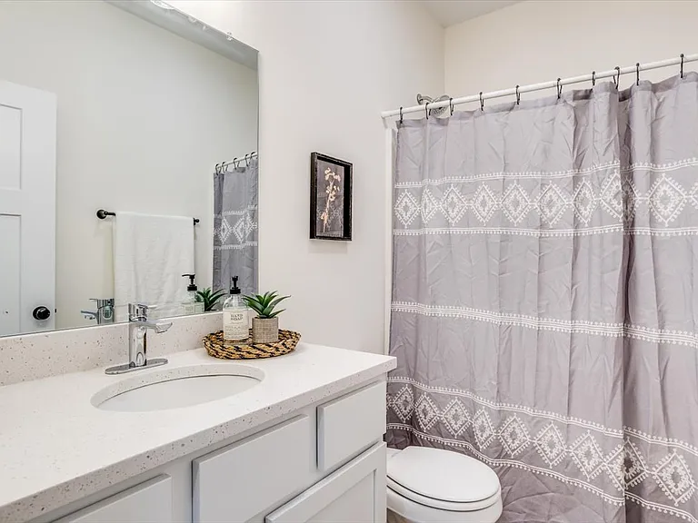5644 E Bristol St — Photo 22