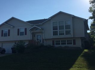 836 SW Country Hill Dr, Grain Valley, MO 64029
