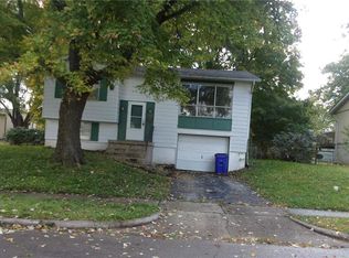 3277 Dove Dr, Decatur, IL 62526