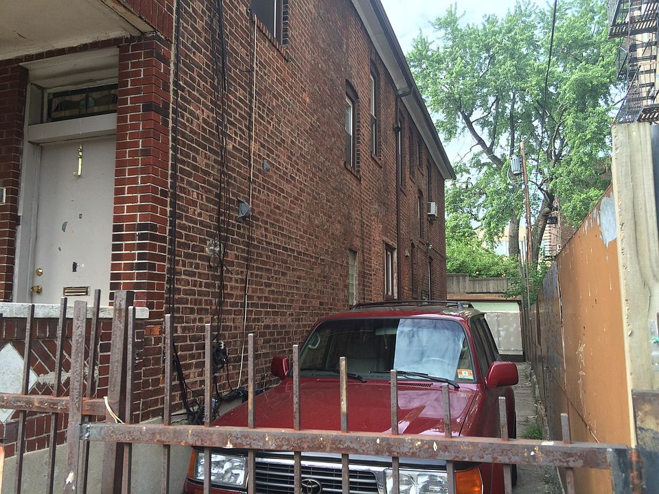 Building Photo 4