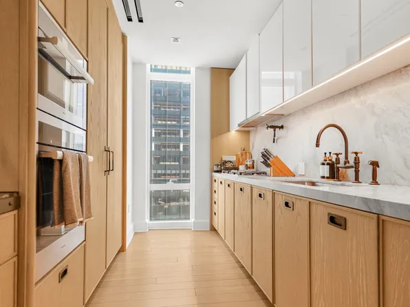 45 East 22nd Street image 8 of 28