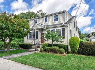 205 Forest St, Roslyn Heights, NY 11577