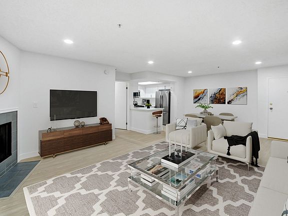 4th image of 618 S Detroit St APT 304