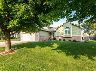 1222 Redbud Ct, Halstead, KS 67056