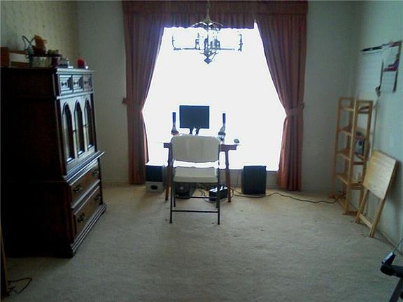 4th image of 4906 Thorncliffe Dr