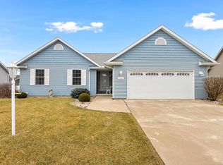 1410 Mackenzie St, Washington, IL 61571