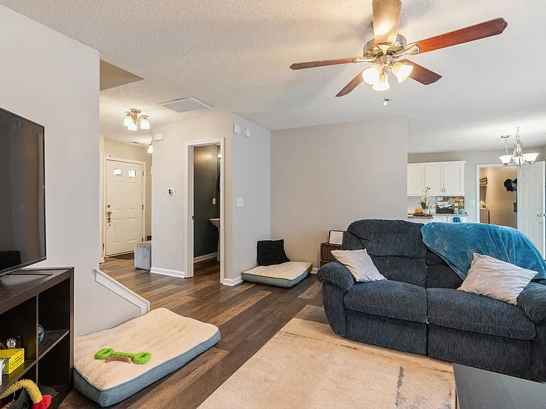 102 Bermuda Green Dr — Photo 4