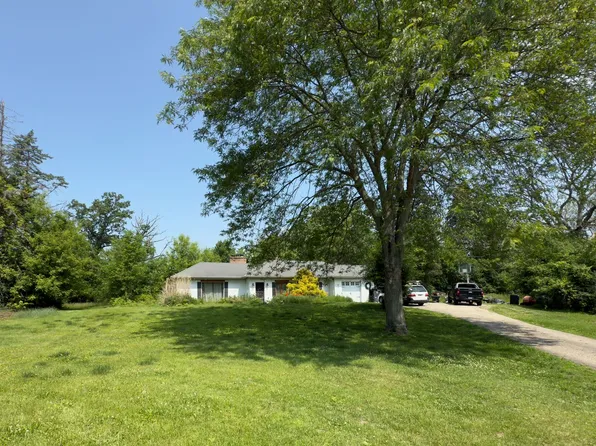 27700 W Flynn Creek Dr, Barrington, IL 60010