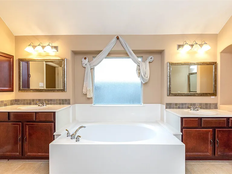 2201 Signal Hill Dr — Photo 33