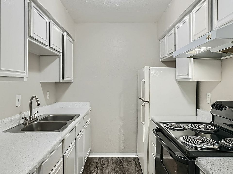 3505 Fawn Valley Dr Unit 2068 - Web Quality - 008 - 10 Kitchen Feature