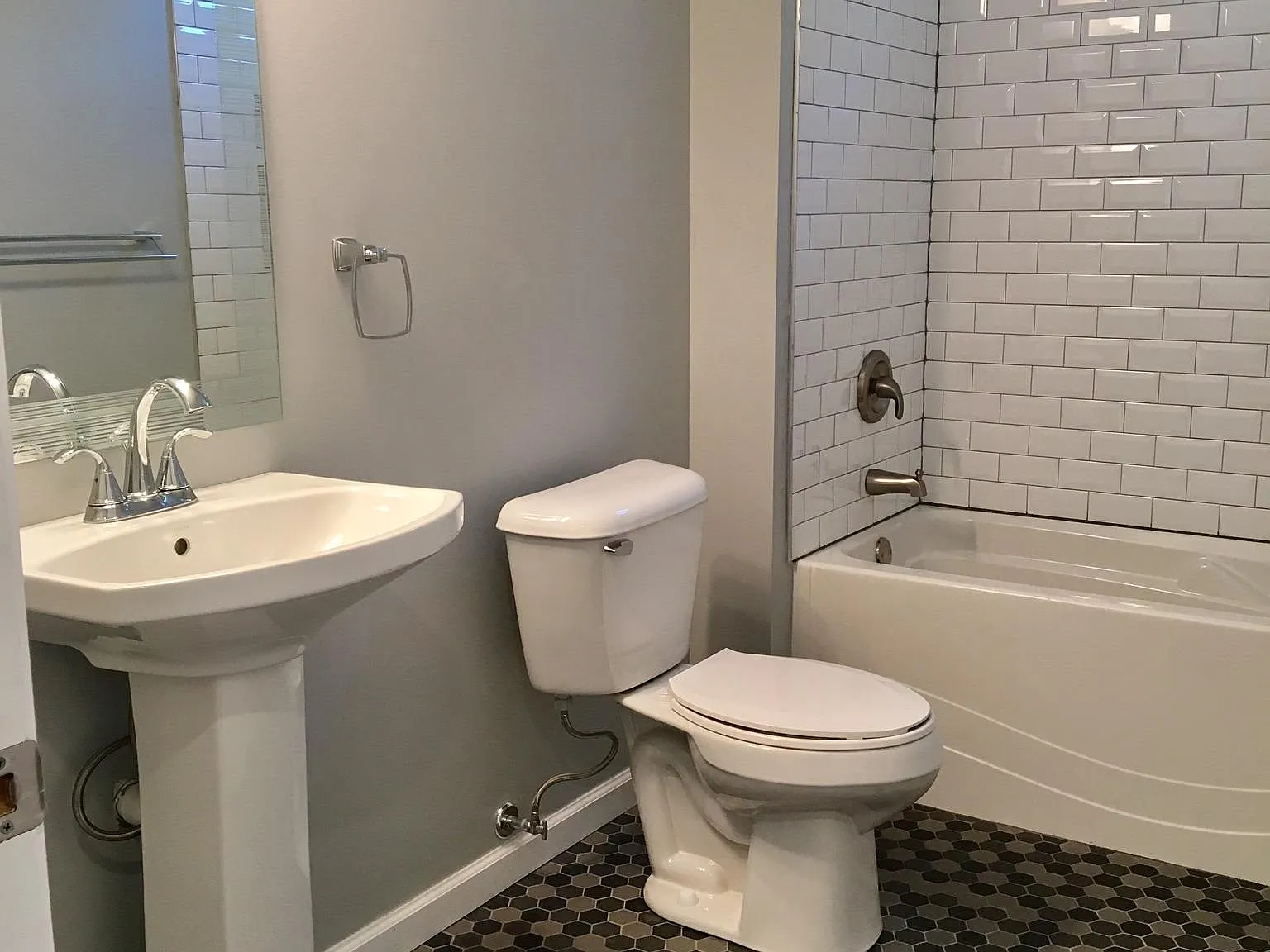 3 bed, 1.5 bath, $2,975 — Photo 3