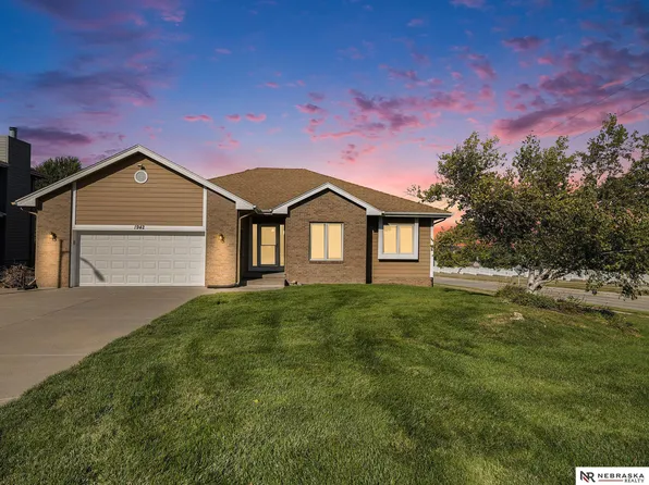 1942 N 151st Plz, Omaha, NE 68154
