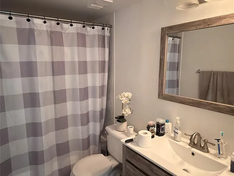 110 Lake Emerald Dr #107 — Photo 10